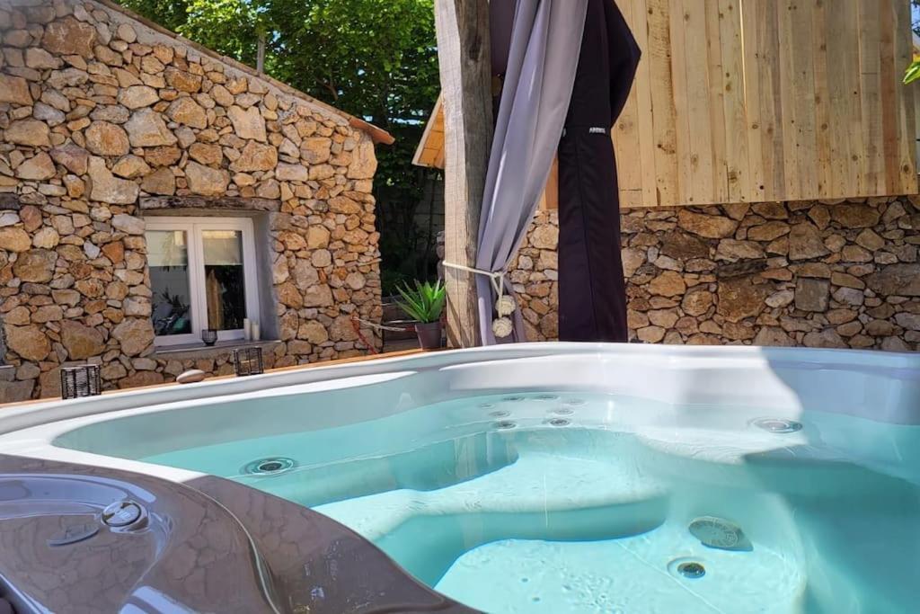 L'Antre Deux Pierres, Romantisme, Jacuzzi Exterieur, Plateau Dinatoire Bouyon Екстериор снимка